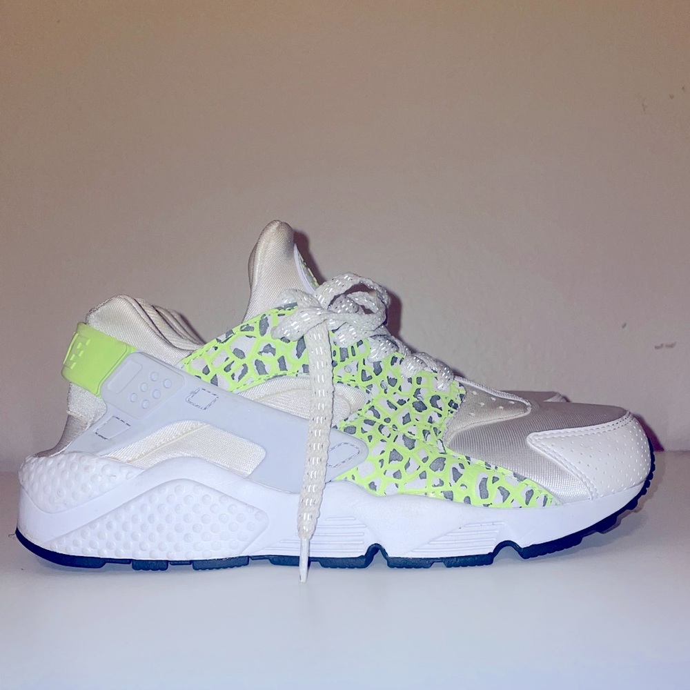 Nike Air Huarache women U.S. size 9.5 Ghost Green Grey